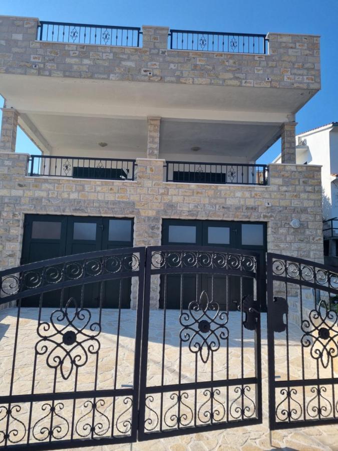 Apartmani Tamaris Vinišće Екстериор снимка